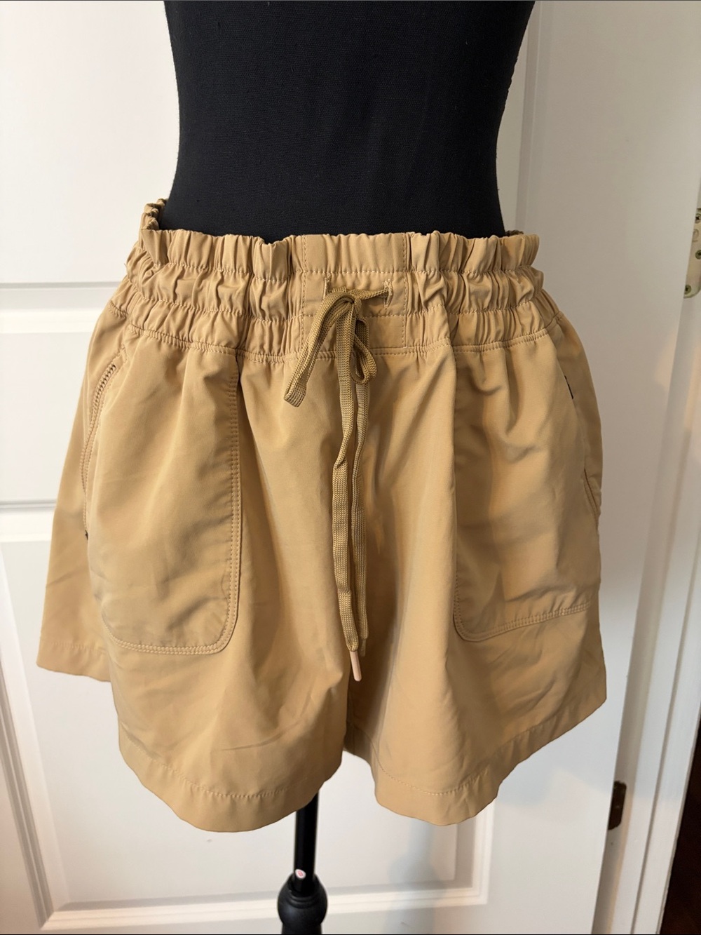 Casual Drawstring Quick Dry Women's Shorts in Tan